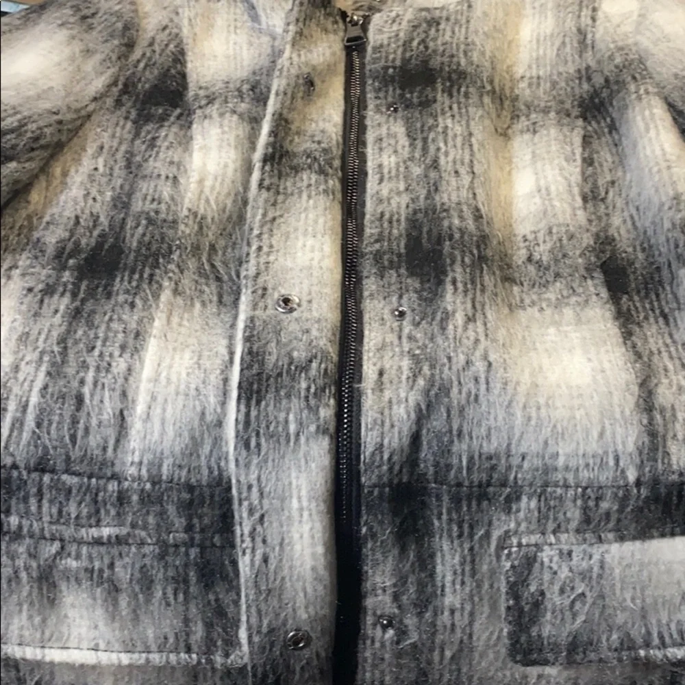 Triple Star Winter Coat With Hood - Picture 6 of 12